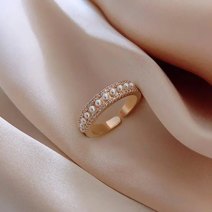 Prabangi auksinė ir perlų apyrankė elegantiška ir išskirtinė